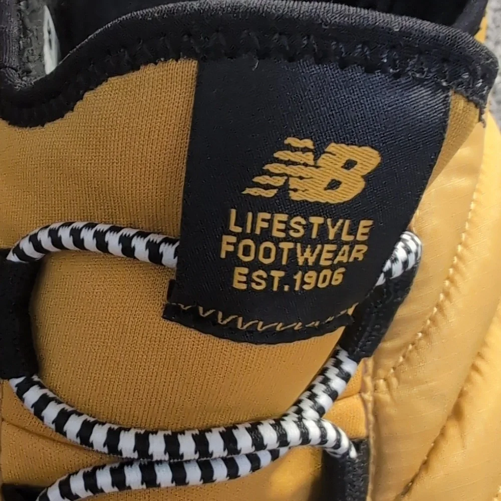 New Balance Caravan Moc V2 Slipper Size 8.0 Black/Yellow Unisex W9.5 Recovery